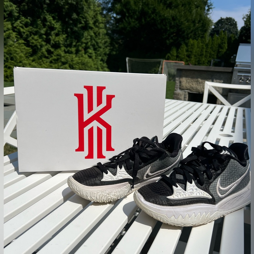 Kyrie Low Nike Basketball Shoes